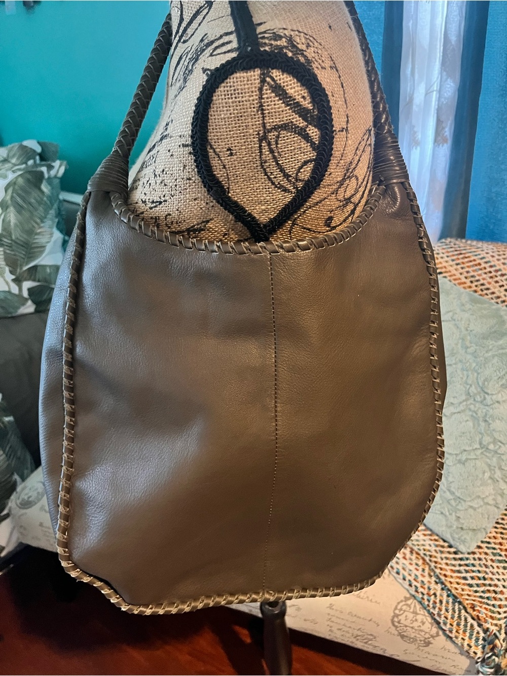Women's Leather Shoulder Bag in Dark Olive